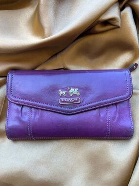 Vintage Coach Madison Leather Tri-fold Wallet with Gold Carriage 💜